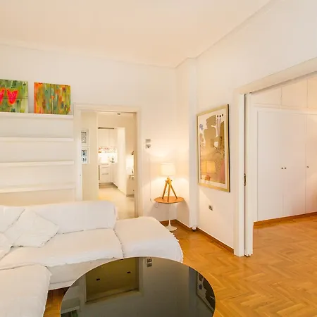 A Cozy In Kolonaki Of *